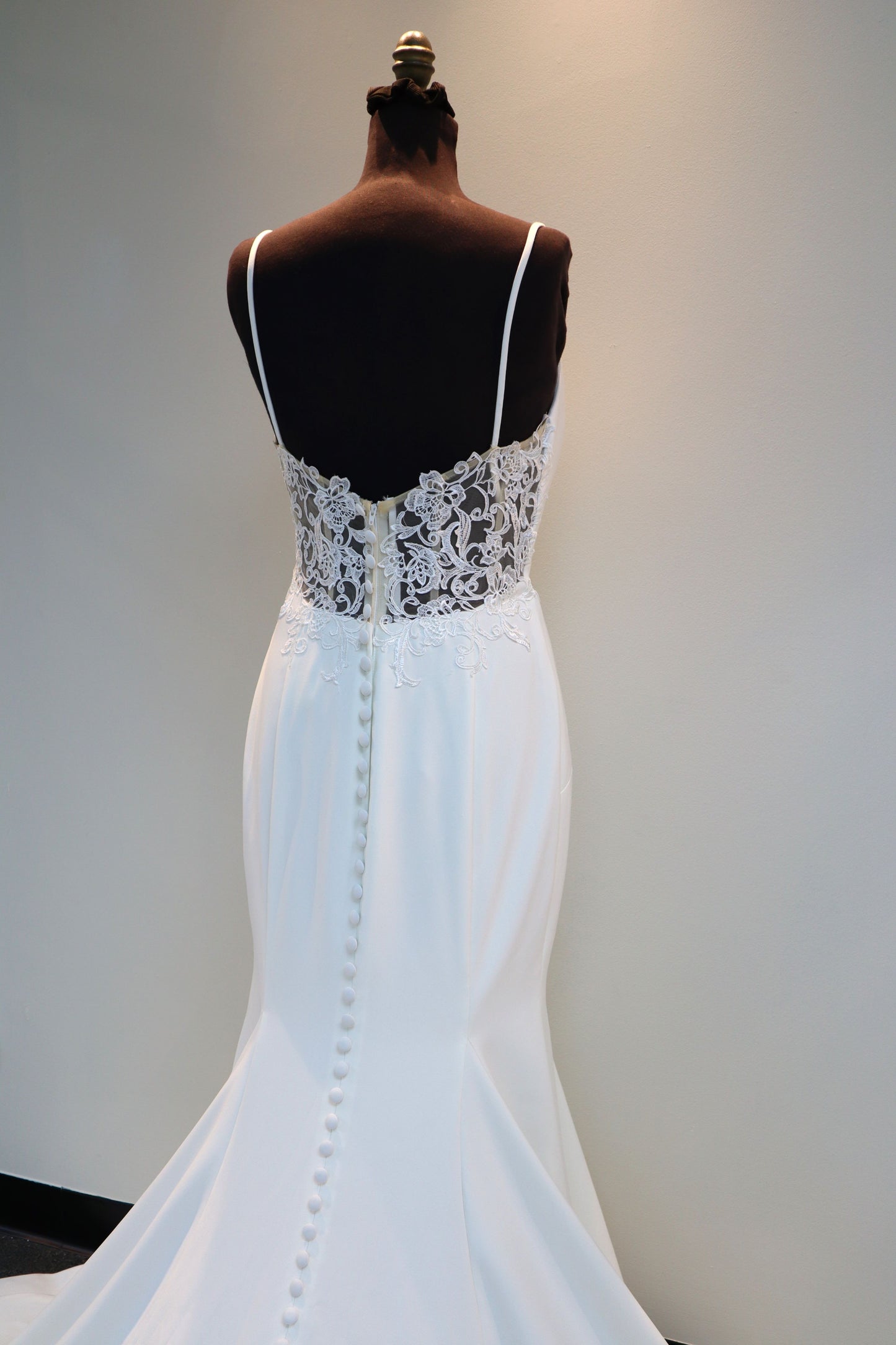 AV05364A- Crepe/Lace